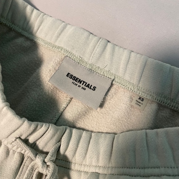 Essentials Fear of God Joggers - Picture 3 of 3